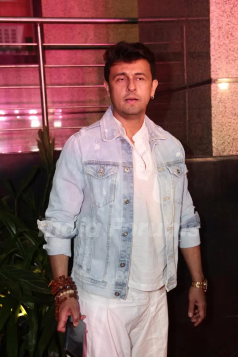 Sonu Nigam snapped at the premiere of Umrao Jaan, the musical in Mumbai 