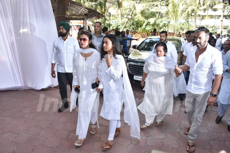 Ajay Devgan with family at Veeru Devgan prayer meet 