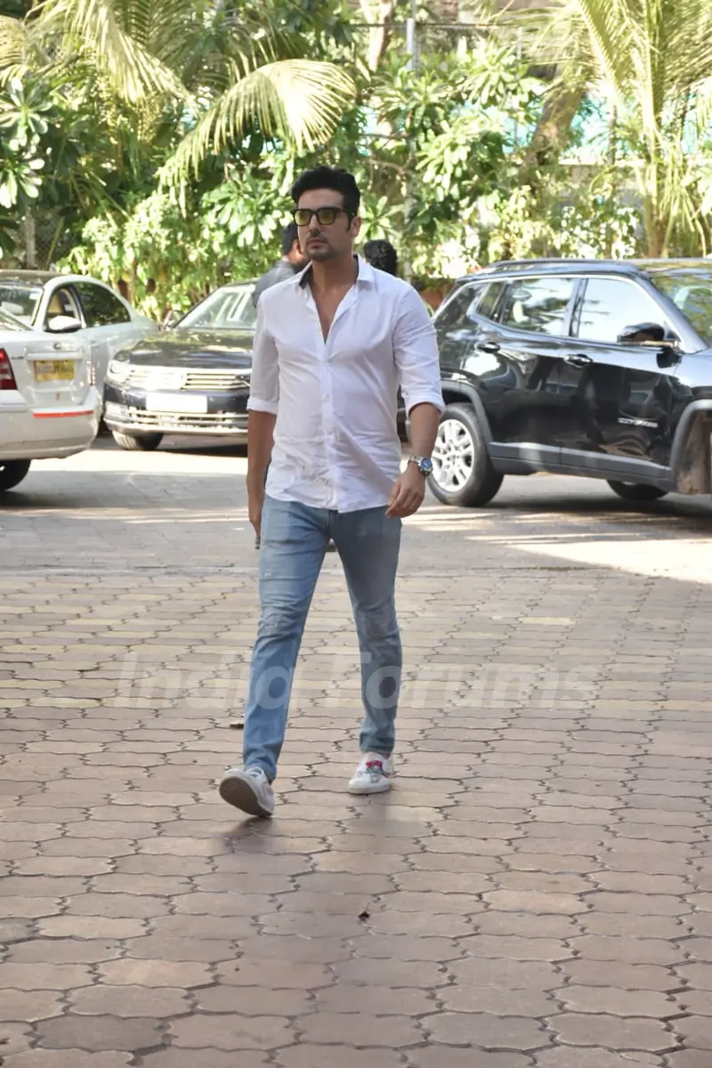 Zayed Khan at Veeru Devgan prayer meet 