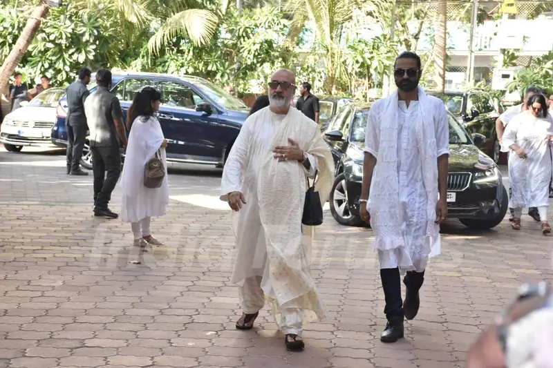 Celebrity at Veeru Devgan prayer meet 