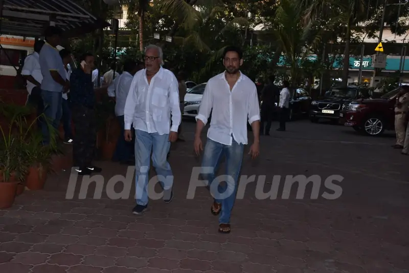 Celebrity at Veeru Devgan prayer meet 