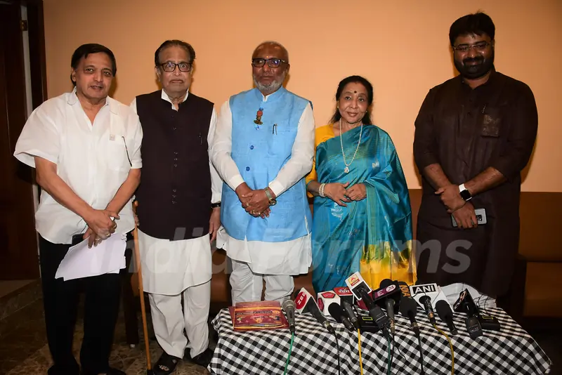 Bollywood celebrities spotted around the town!