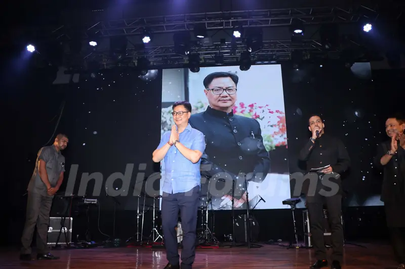 Celebrities attend Kailash Kher birthday bash!