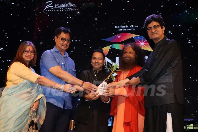 Celebrities attend Kailash Kher birthday bash!