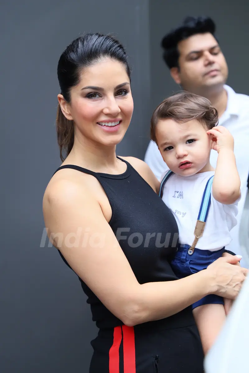 Bollywood celebrities spotted around the town! 