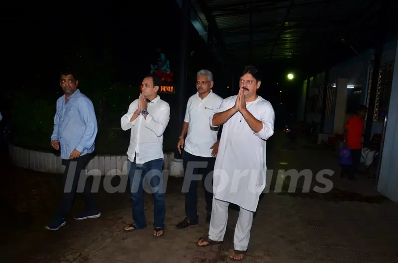 Celebrities at Vidya Sinha's funeral!