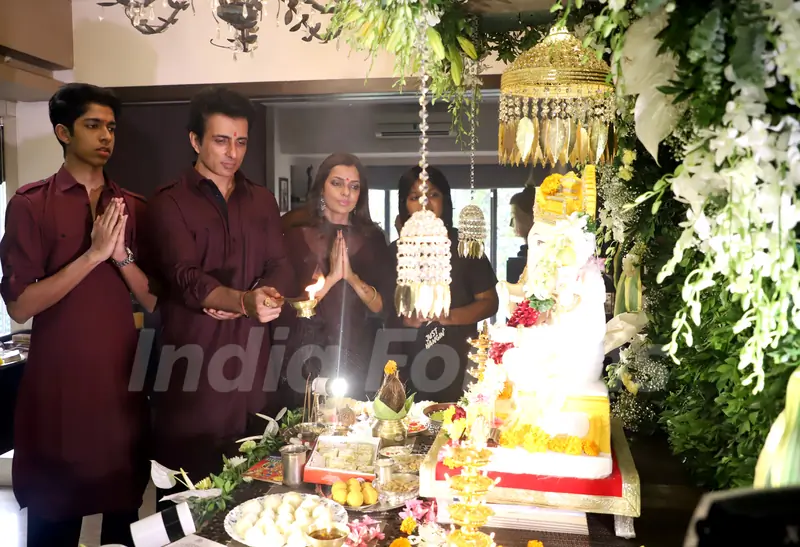 Sonu Sood celebrates Ganesh Utsav 2019!