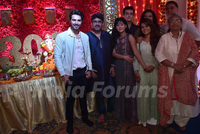  Rajan Shahi, Deepa Shahi, Shivangi Joshi, Mohsin Khan, Sanjeev Seth and the cast of Yeh Rishta Kya Kehlata Hai