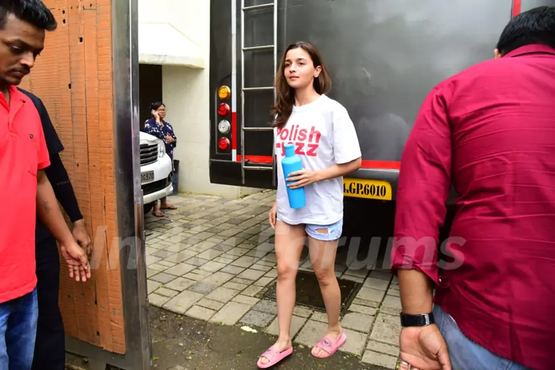Alia Bhatt snapped on the sets!