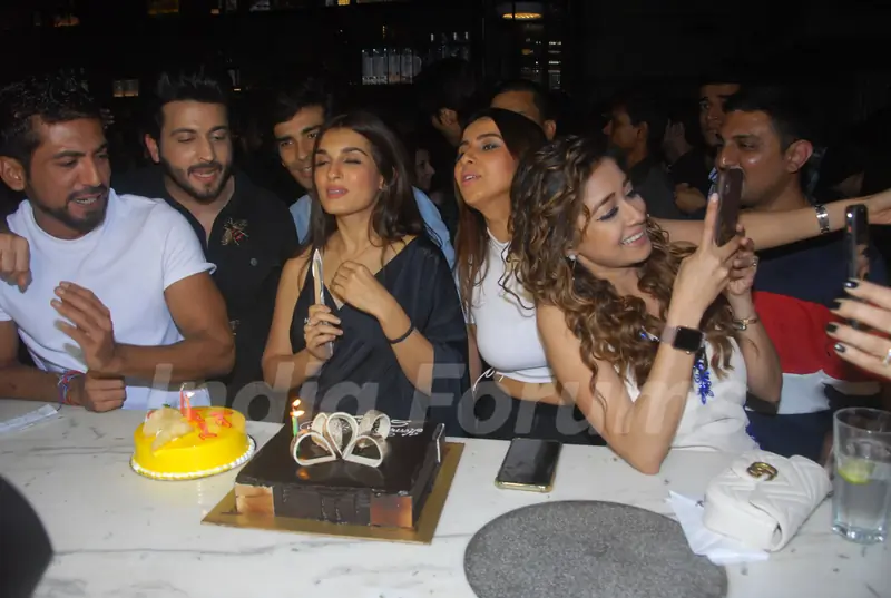 Tinaa Dattaa, Shiny Doshi, Pranitaa pandit, Dheeraj Dhoopar