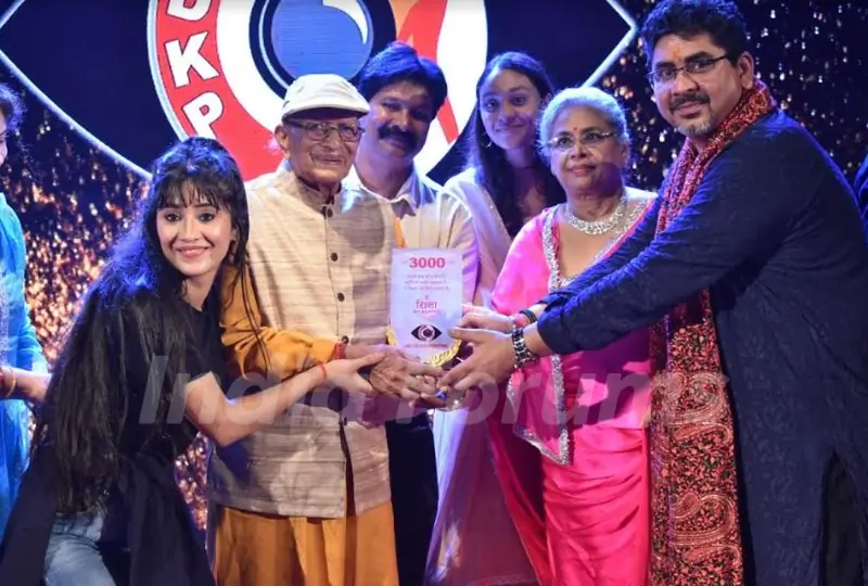 Rajan Shahi and Shivangi Joshi with her family