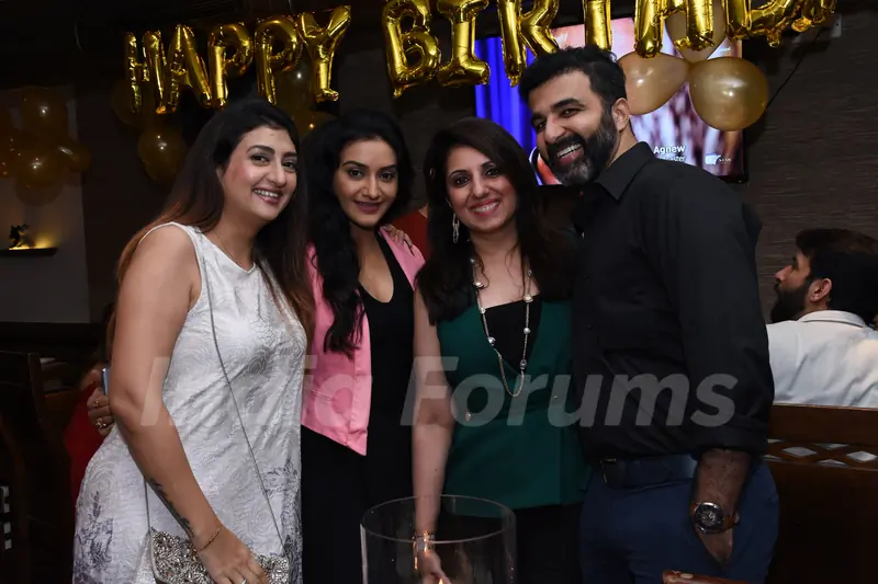 Juhi Parmar, Rati Pandey, Munisha Khatwani, Sameer Thakur