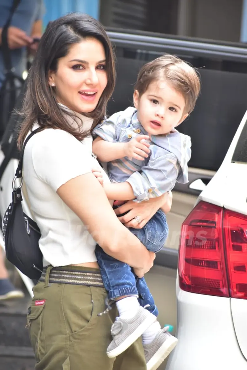 Sunny Leone poses with her son!