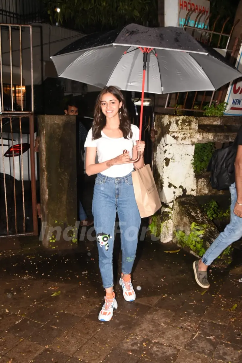 Ananya Panday snapped around the town!