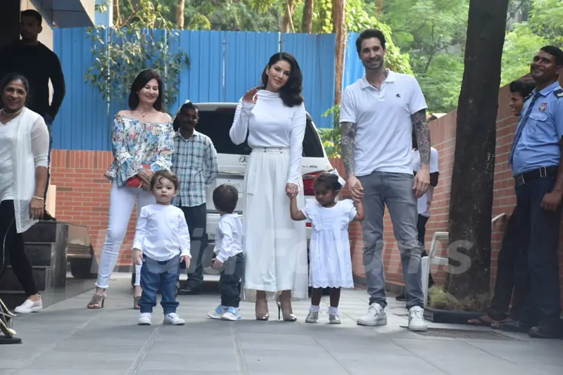 Sunny Leone and Daniel Webber snapped around the town!