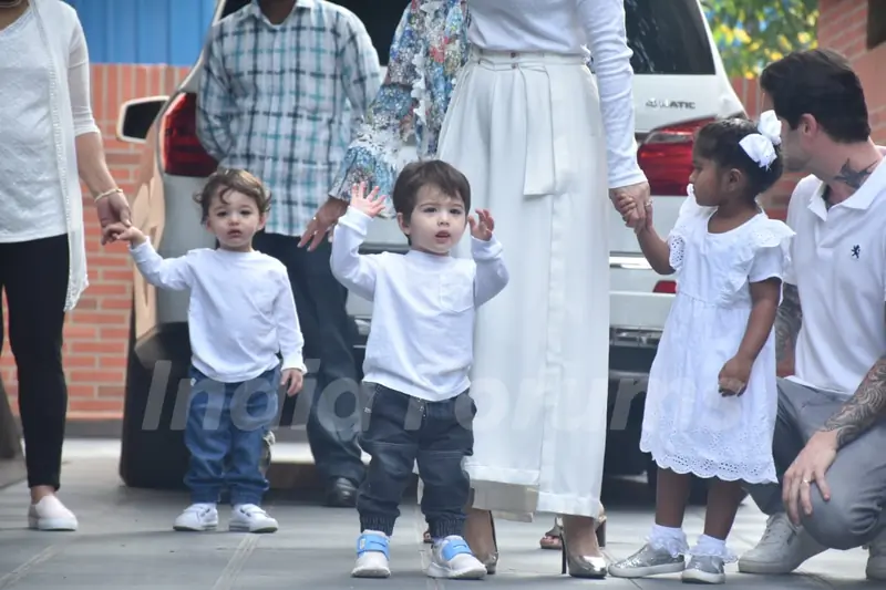 Bollywood celebrities papped around the town!