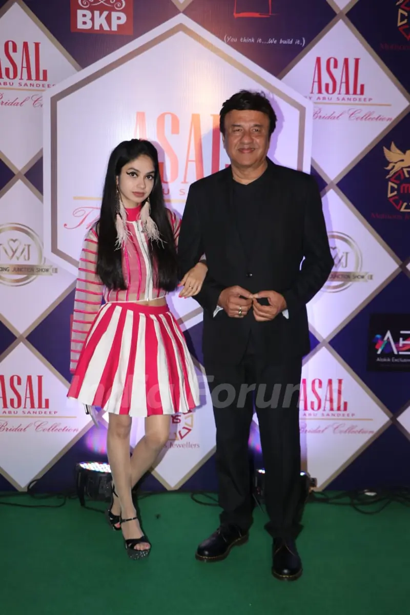 Kartik, Bhumi and Ananya walk the ramp as showstoppers for Abu Jani and Sandeep Khosla!