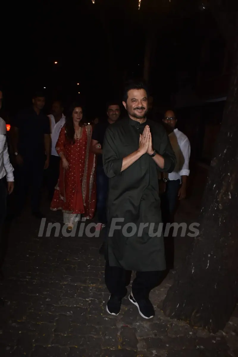 Bollywood celebrities celebrate Karva Chauth at Anil Kapoor house!