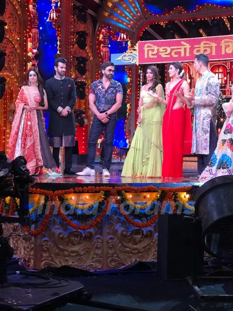 Karan V Grover, Dipika Kakar, Akshay Kumar, Kriti Sanon, Kriti Kharbanda, Pooja Hegde, Bobby Deol