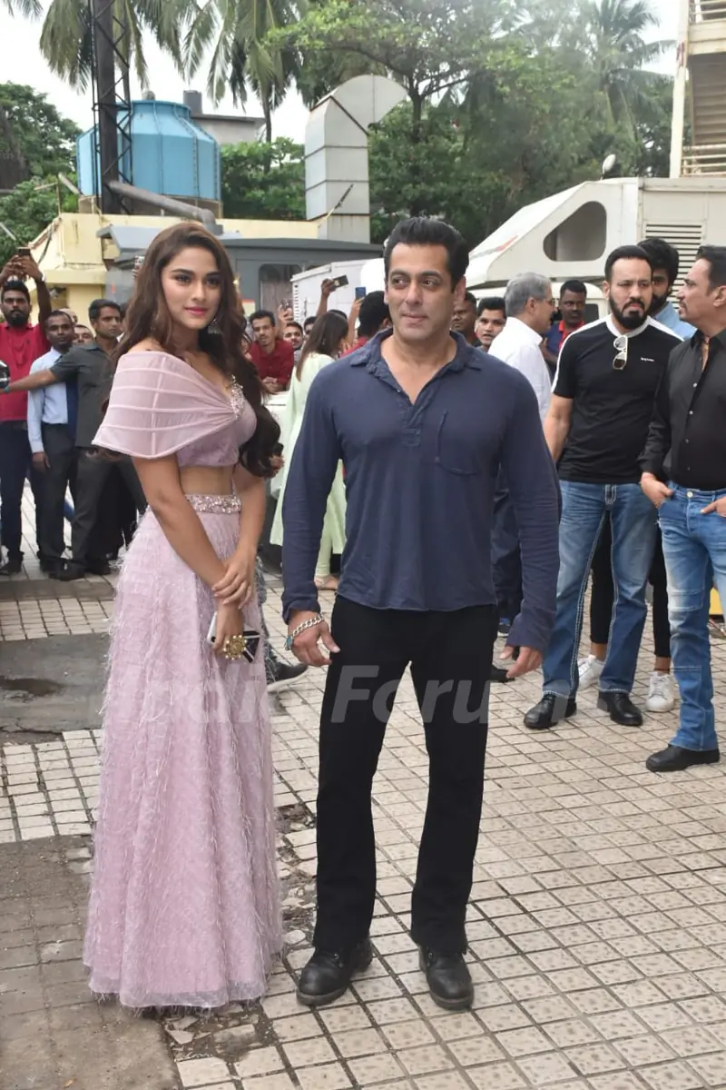saiee manjrekar and Salman Khan