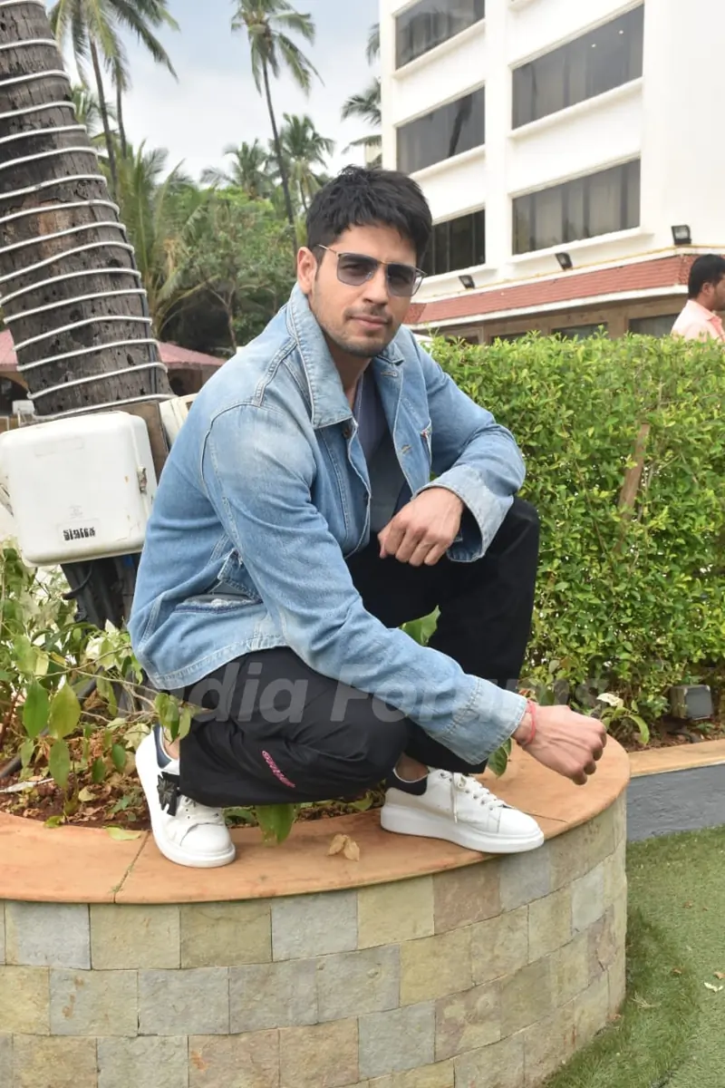 Celebs snapped promoting Bala and Marjaavaan!