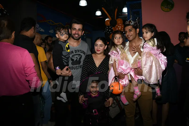 Jay Bhanushali and Mahhi Vij with Karanvir Bohra and his twin daughters, Bella and Vienna