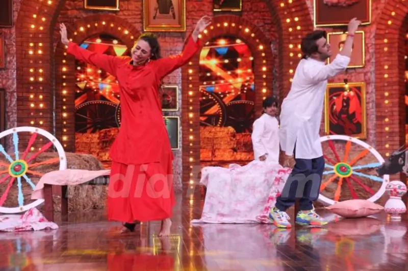 Karisma Kapoor on the sets of Movie Masti with Maniesh Paul