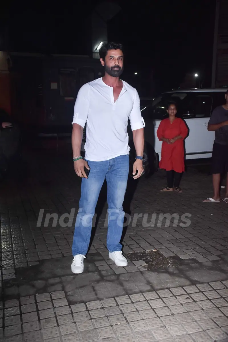 Celebs attend Satellite Shankar's screening