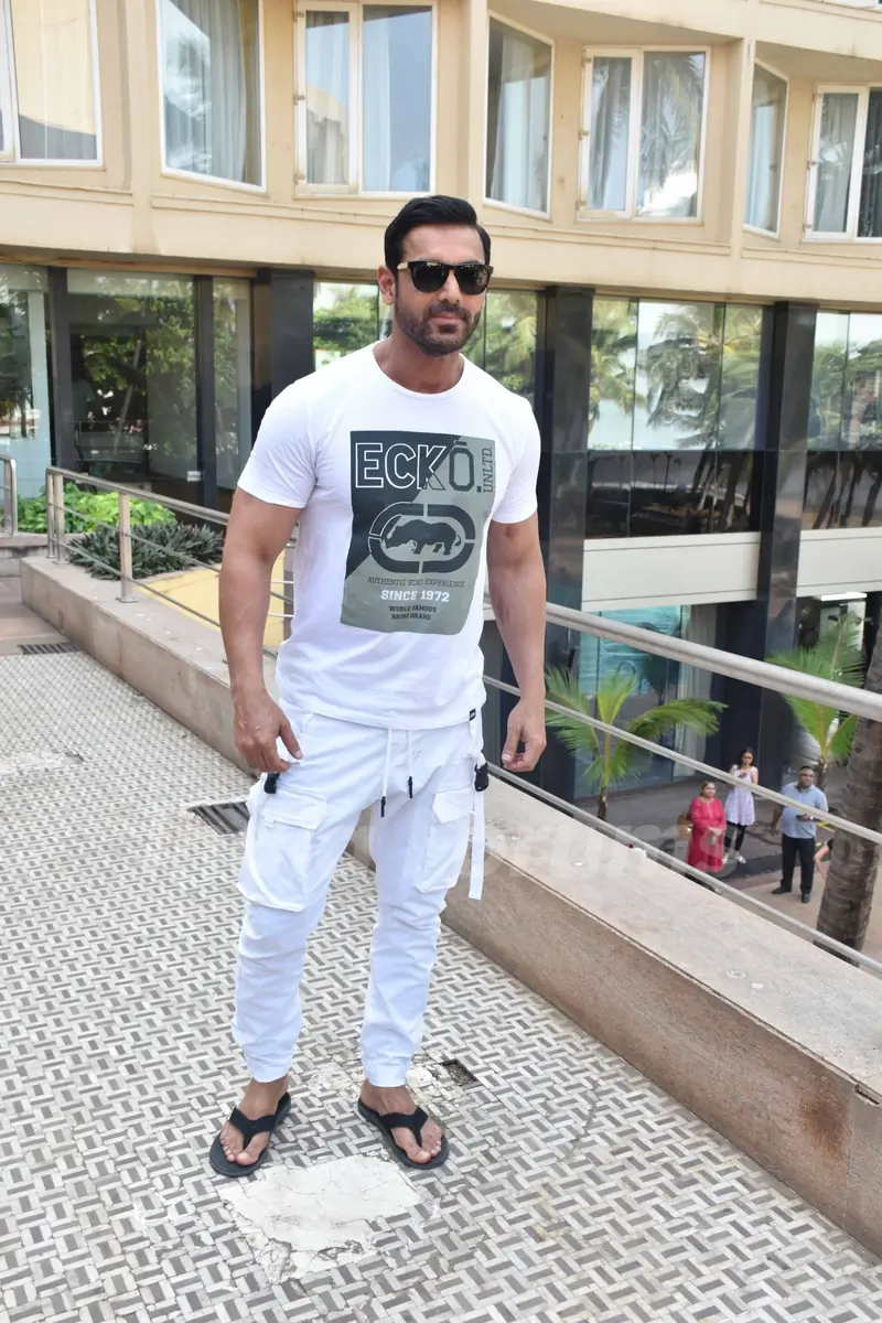 Celebs papped promoting Pagalpanti