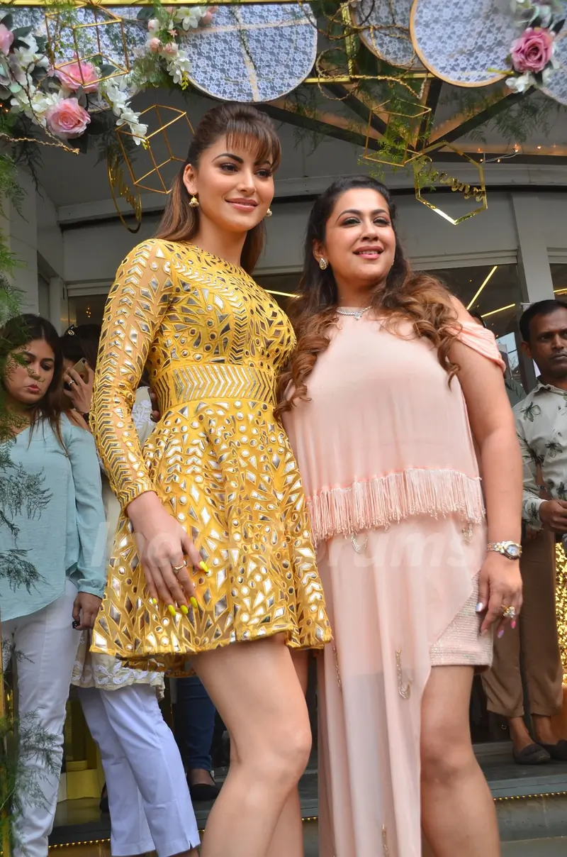 Bollywood diva's spotted at Oceana Store Launch!