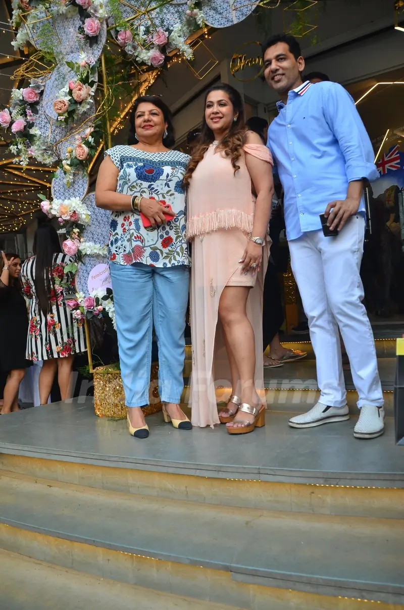 Bollywood diva's spotted at Oceana Store Launch!