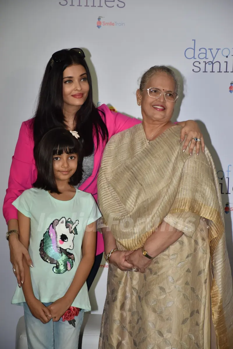 Aishwarya Rai Bachchan snapped at Srcc Hospital with mother and daughter Aaradhya Bachchan for an event!