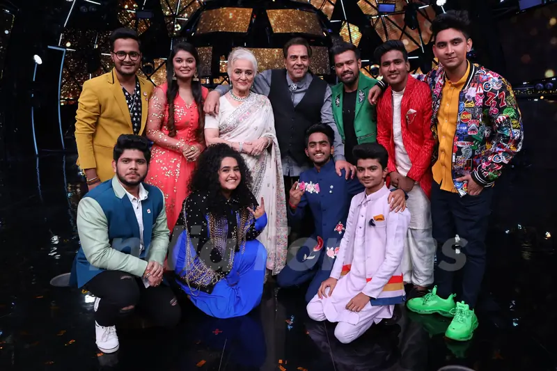 Asha ji and Dharam ji with contestants on Indian Idol