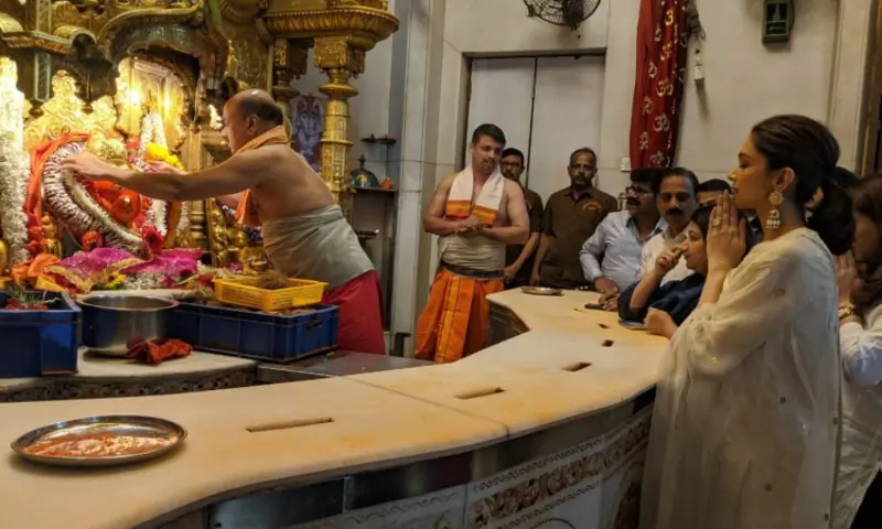 deepika padukone siddhivinayak