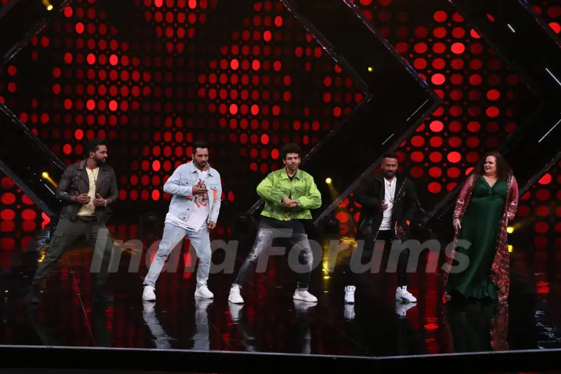 Kartik Aryan invites Dance Plus captains for an open dance Challenge