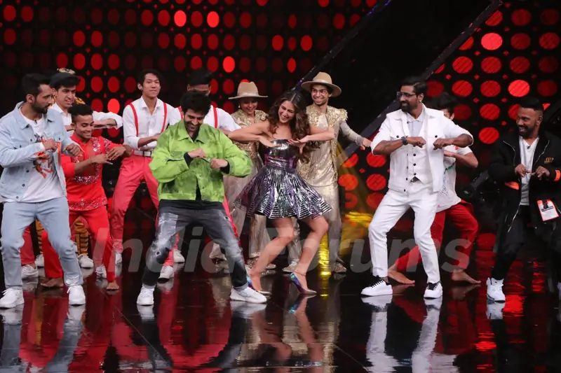 Kartik Aryan invites Dance Plus captains for an open dance Challenge