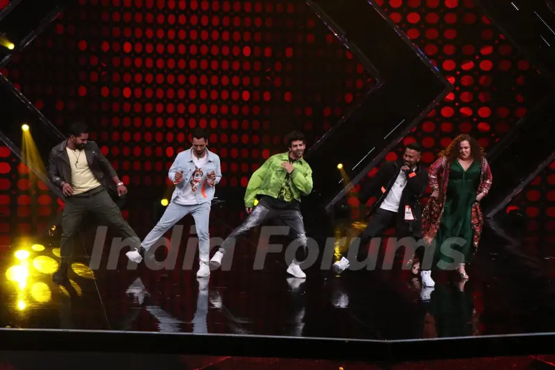 Kartik Aryan invites Dance Plus captains for an open dance Challenge