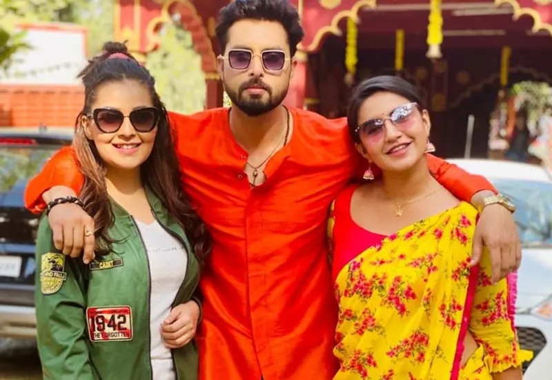 Vikrant Singh Rajpoot with Meera Deosthale and Mansi Srivastav on the set of Vidya