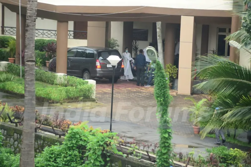 Rhea Chakraborty and brother Showik snapped arriving at DRDO guest house after receiving summons from CBI!