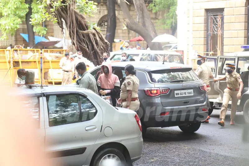 Rhea Chakraborty and brother Showik Chakraborty arrive at NCB office for interrogation!