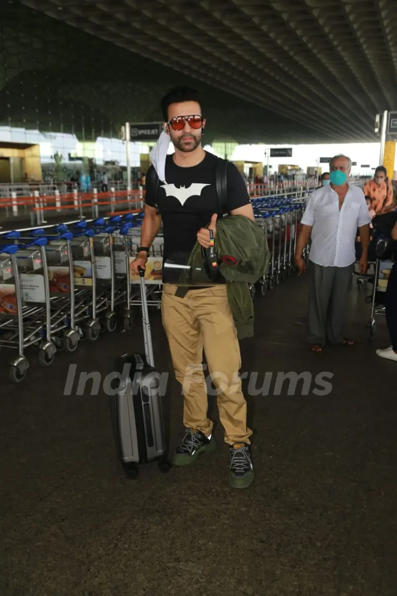 Bollywood celebrities snapped around the town!