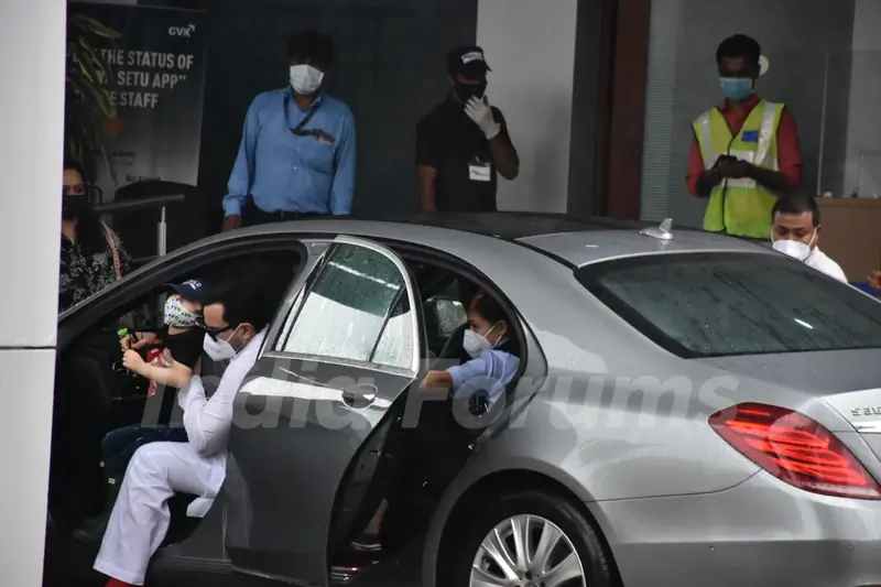 Saif Ali KHan and Taimur Ali Khan snapped at Airport