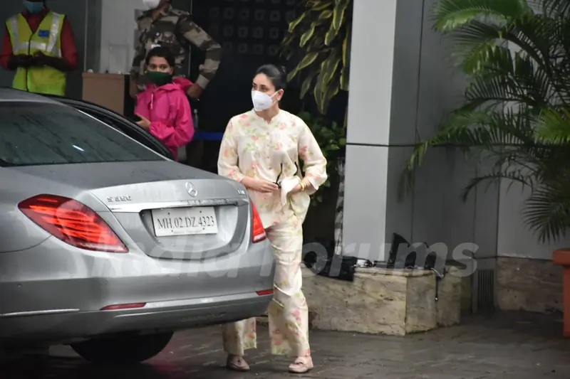 Kareena Kapoor Khan snapped at Airport
