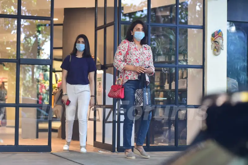 Neetu Kapoor and Riddhima Kapoor Sahani!