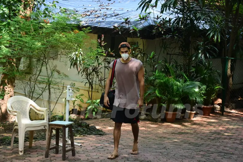 Aditya Roy Kapur snapped in Pali Hill, Bandra