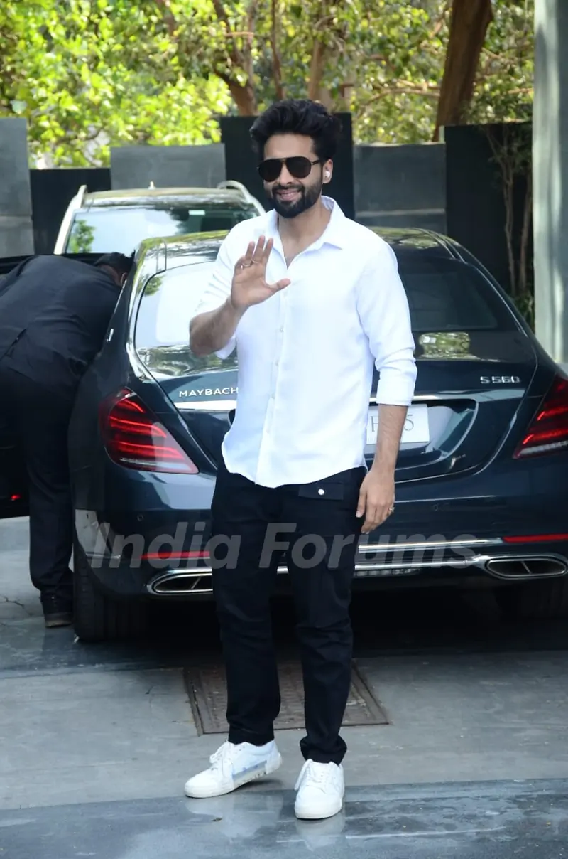 Jackky Bhagnani, Adah Sharma, Ibrahim Ali Khan, and other celebs snapped around the town!