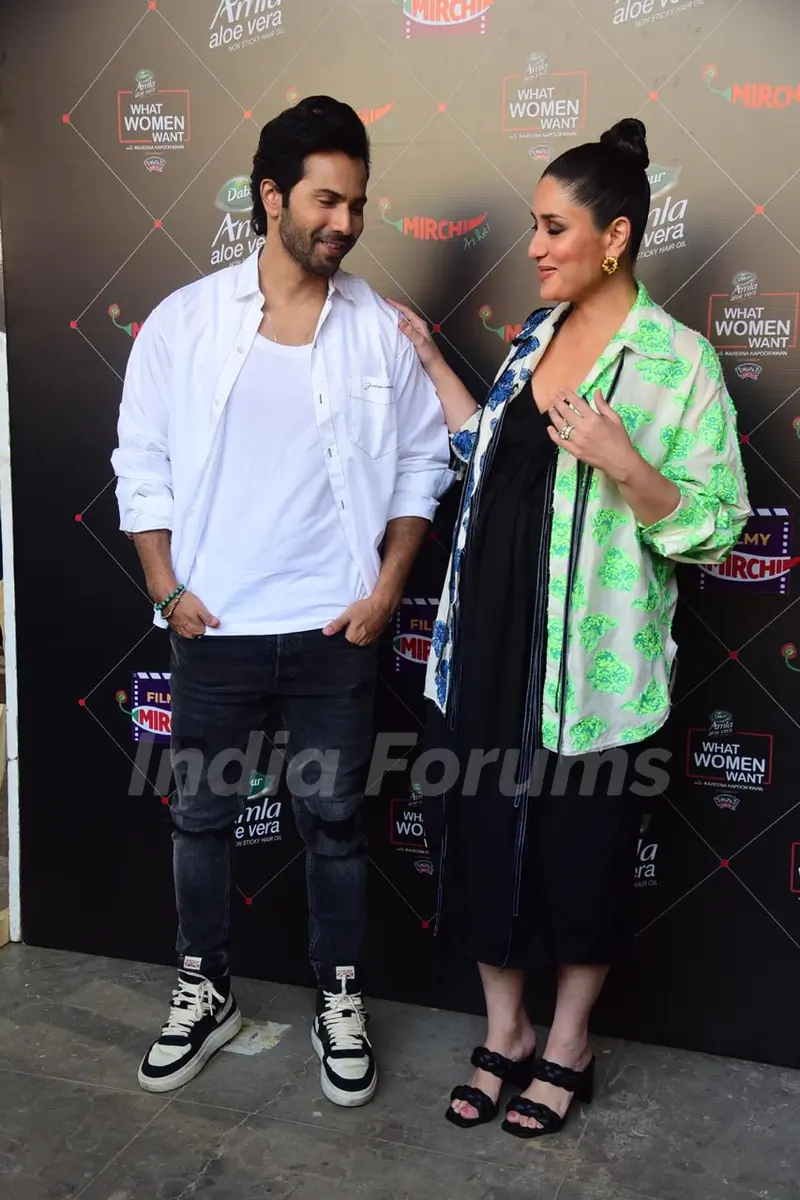 Kareena Kapoor Khan completes her work commitments amid pregnancy!