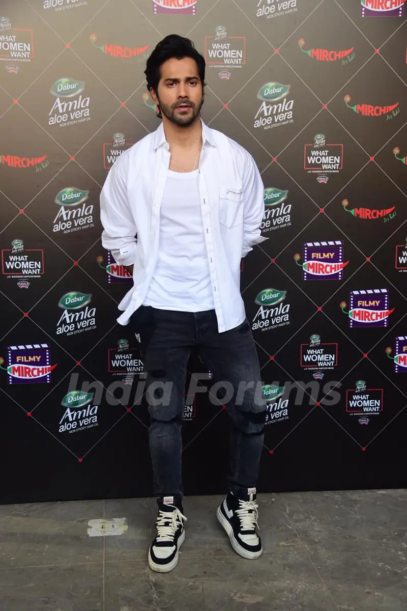 Kareena Kapoor Khan completes her work commitments amid pregnancy!