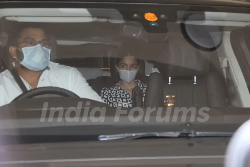 Alia Bhatt snapped at dubbing studio!