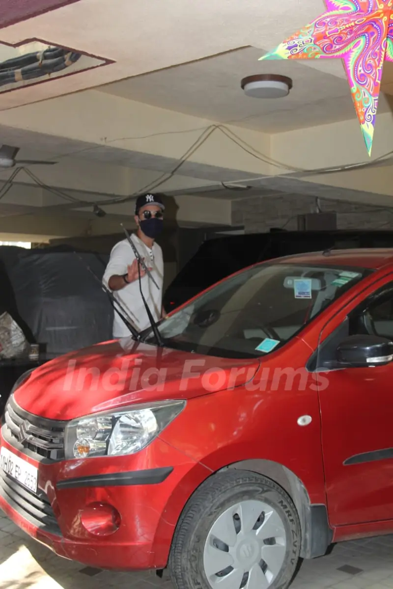Ranbir Kapoor snapped at dubbing studio!